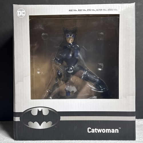 Universe catwoman statue - dc,